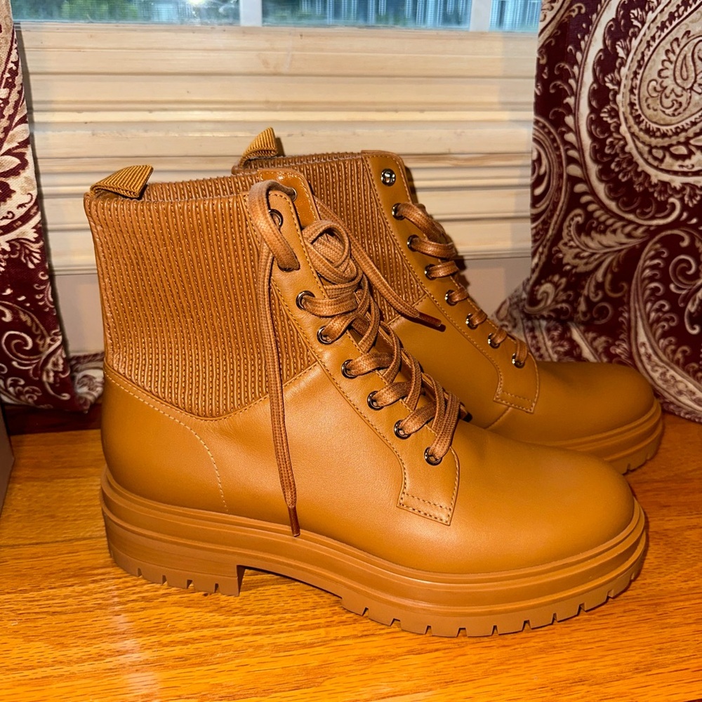 Gianvito Rossi Tan Lace-Up Boots for Women BRAND NEW